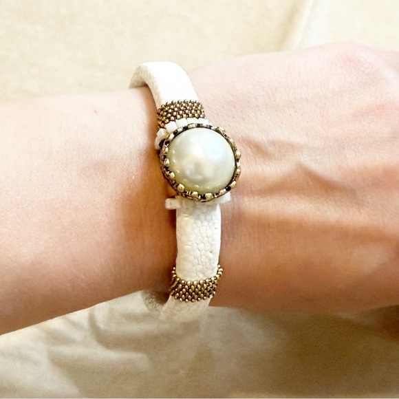 Laura Janelle Faux Pearl with Textured Band Bracelet - Picture 6 of 6